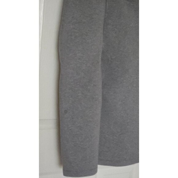 Lululemon New Form Crop 17"Heathered Medium Grey size 2 - Picture 6 of 7